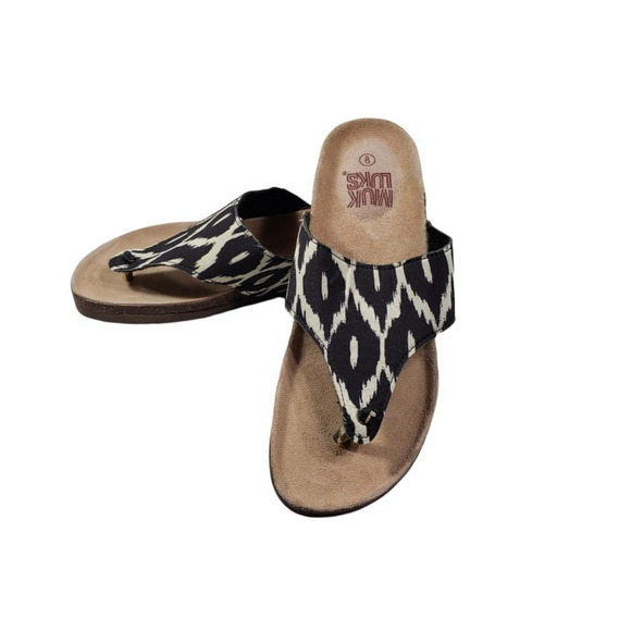 Muk Luks Womens sz 9 Flip Flop Sandals Cara Black Ikat White Jungle Slip Ons New - Picture 1 of 9